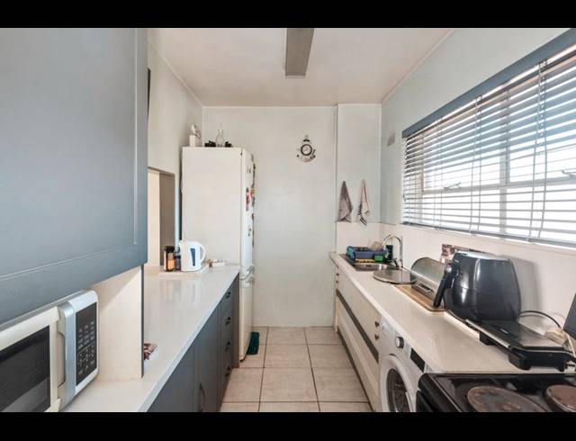 1 BEDROOM APARTMENT FOR SALE IN MALVERN EAST EXT